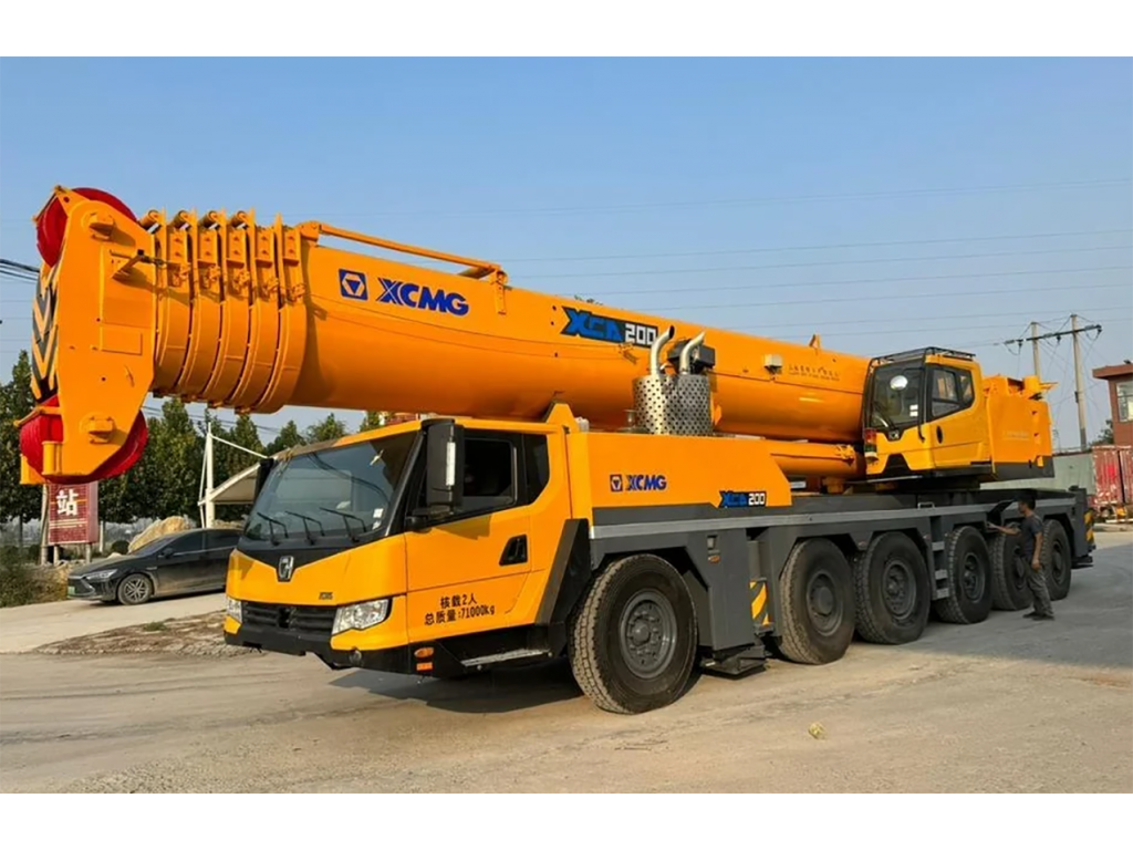 รถเครนเคลื่อนที่ XCMG 200TON
